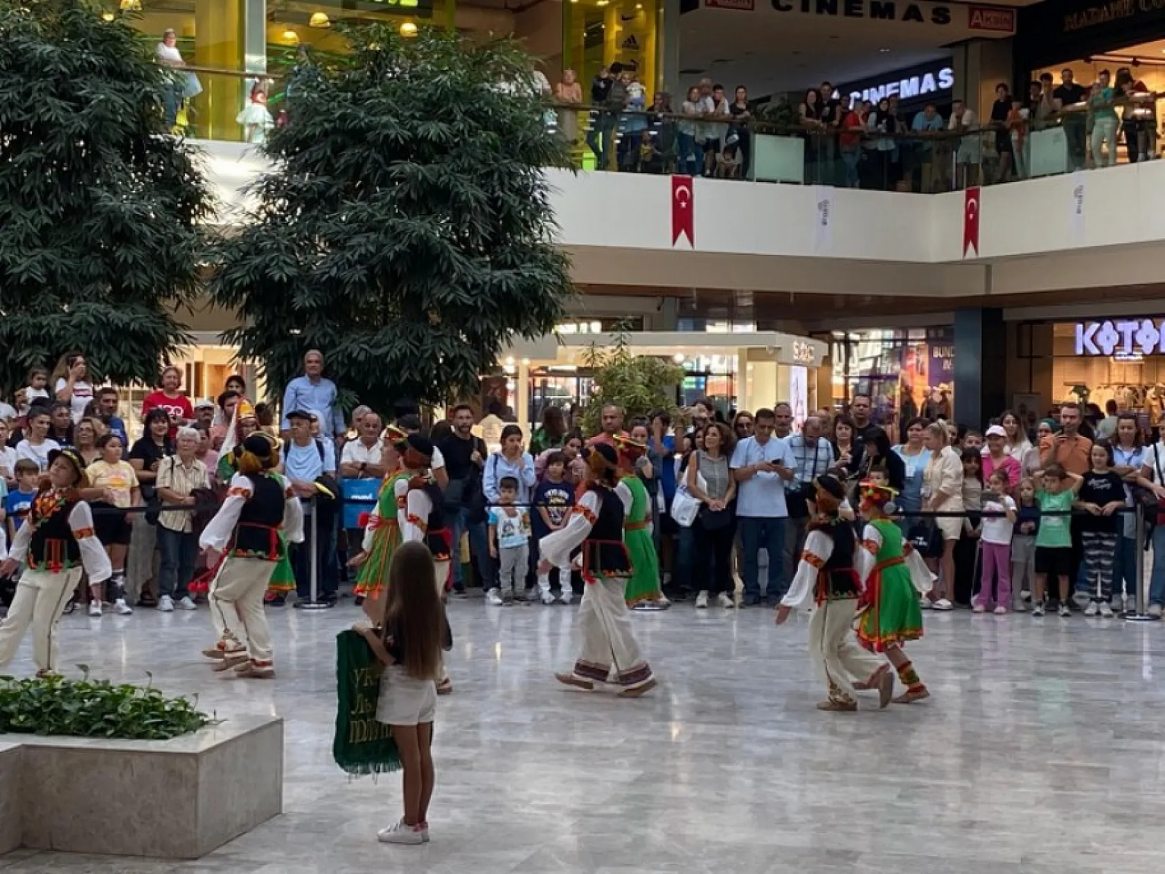 Fethiye'de 29 Ekim Cumhuriyet Bayramı Etkinlikleri Uluslararası Dans Gösterileriyle Başladı