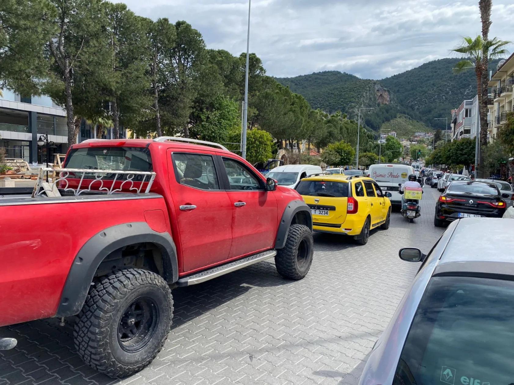 Fethiye'de tatilci yoğunluğu dikkat çekiyor