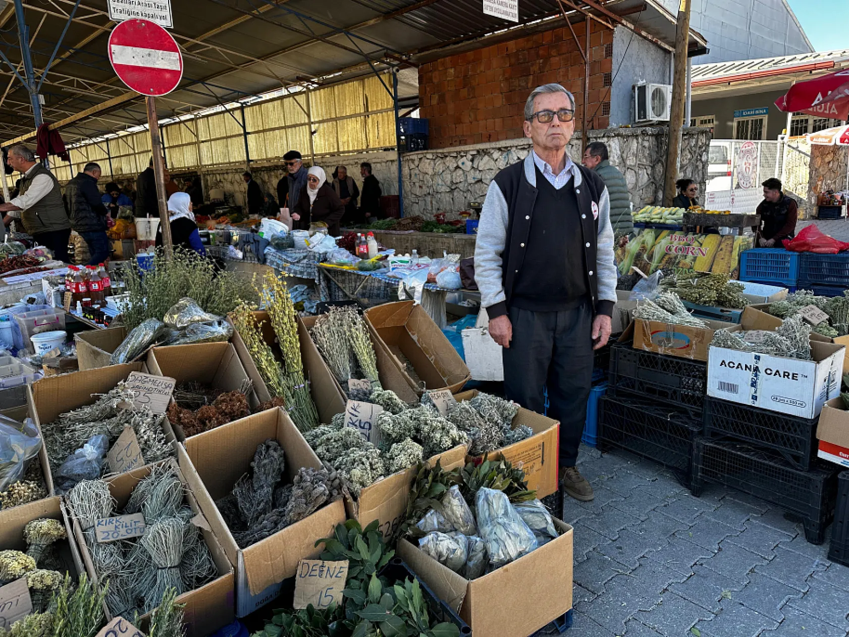 Fethiye Cuma Pazarı'nın Şifa Tezgahındaki Kekik, Adaçayı ve Doğal Yağların Faydaları