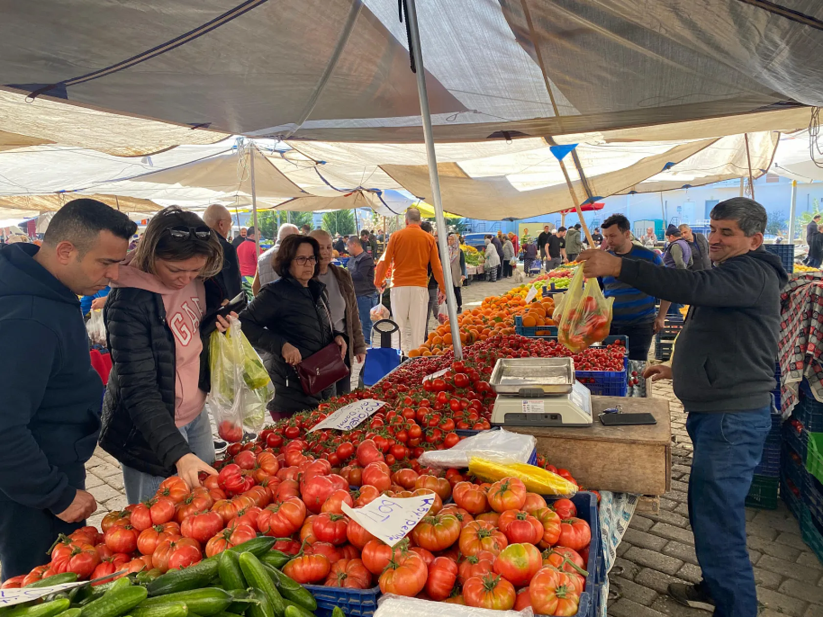 Fethiye Pazarı'nda Alışveriş Azaldı, Esnaf Durumdan Şikayetçi
