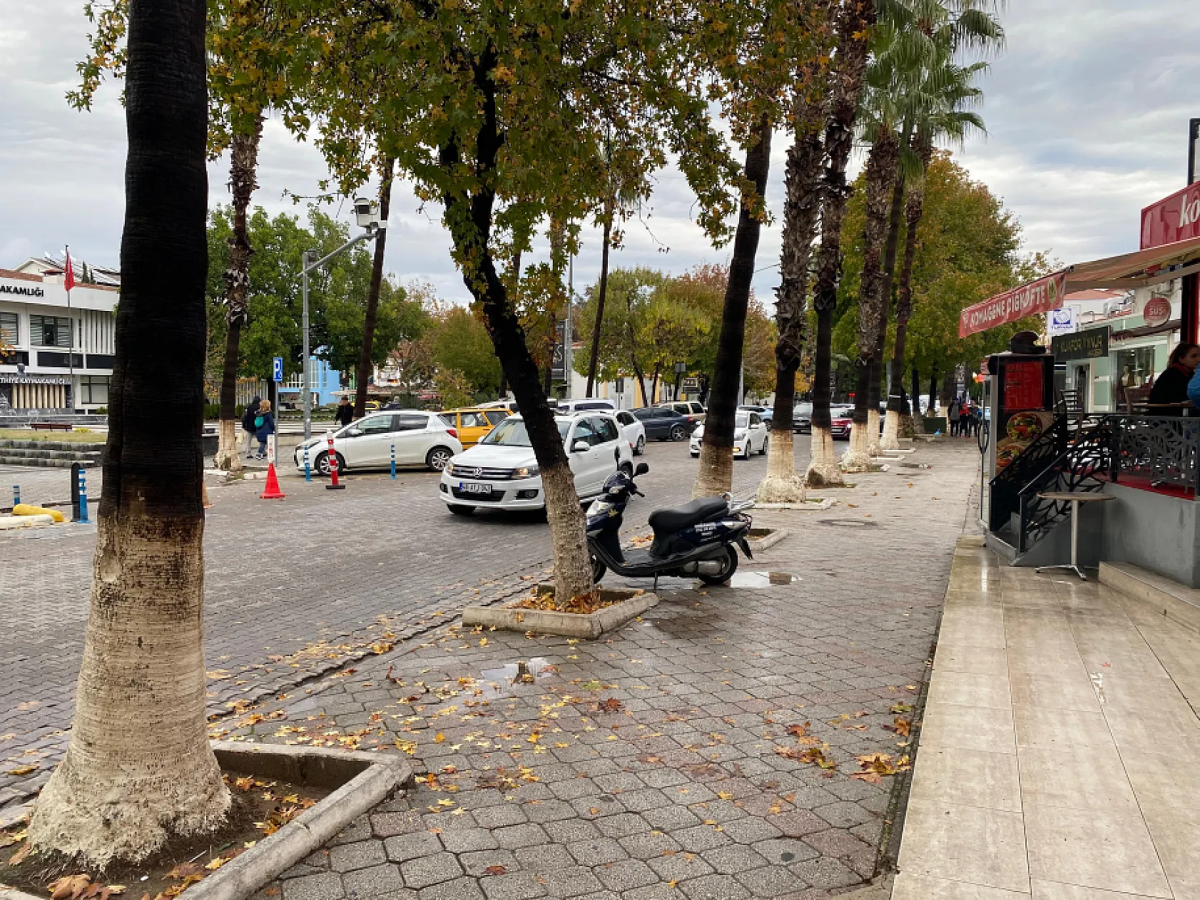 Fethiye'deki Kuruyemişçi Yavuz Karaca, Yağışların İşlerine Etkisini Değerlendirdi