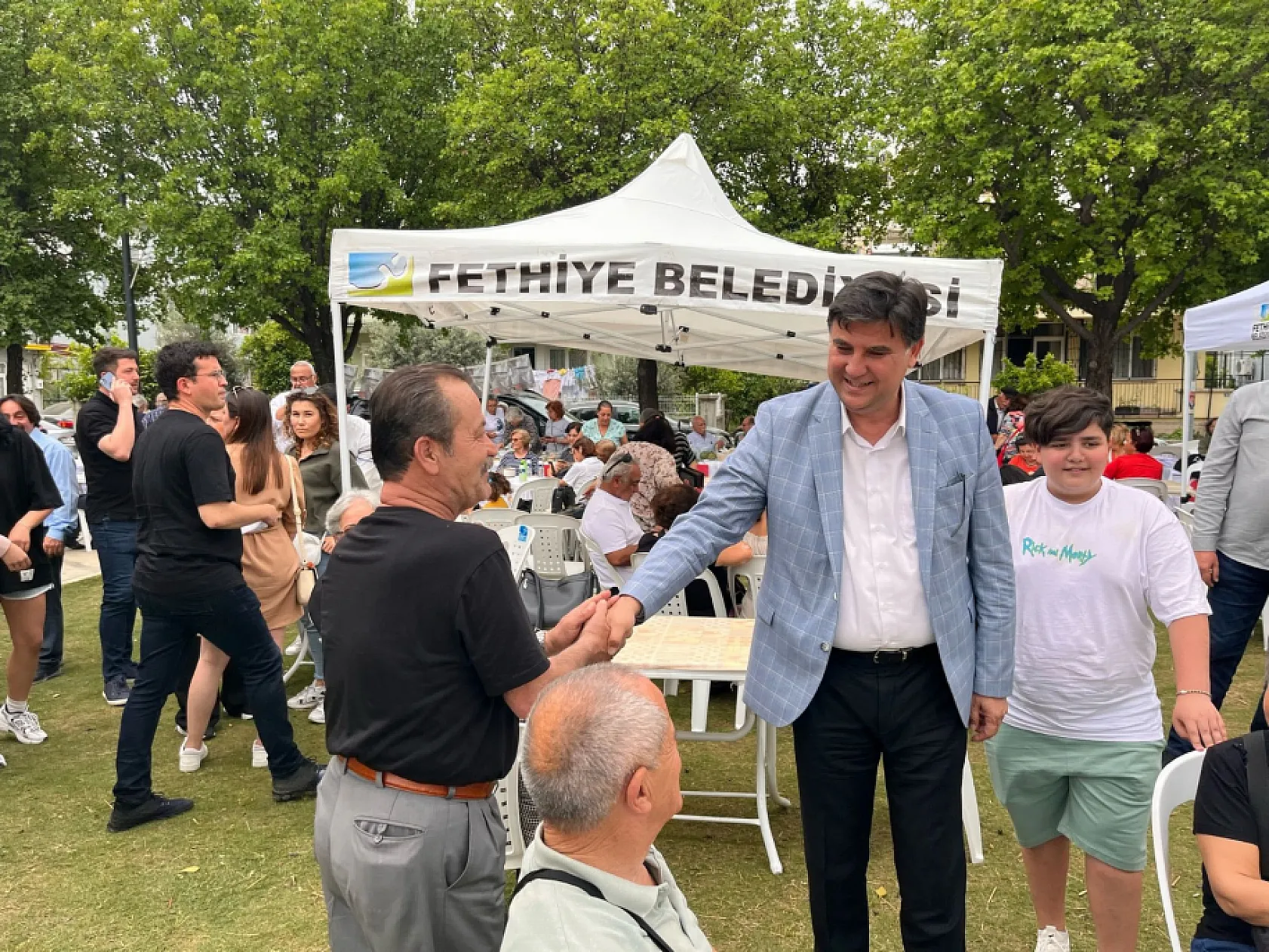 Başkan Karaca, ADD Fethiye'nin kermesini ziyaret etti
