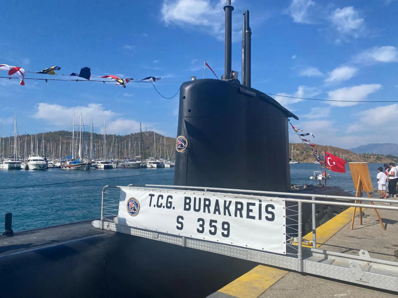 Fethiye'de TCG Burakreis Denizaltısı ve Sahil Güvenlik Botu Ziyarete Açıldı