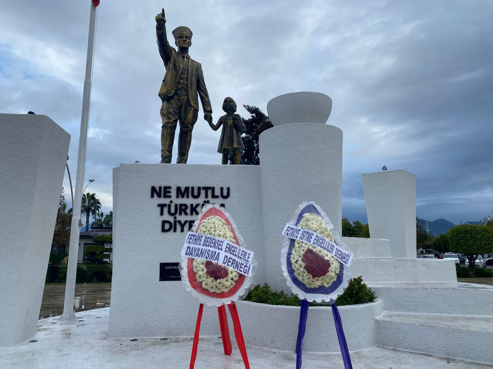 Fethiye'de Dünya Engelliler Günü: Çelenk Sunma Töreni Düzenlendi