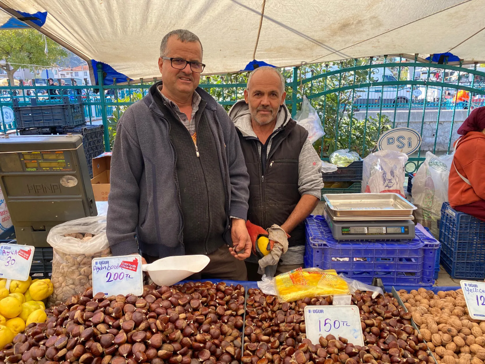 Fethiye Salı Pazarı'nda Kışın Sevilen Lezzeti Kestane