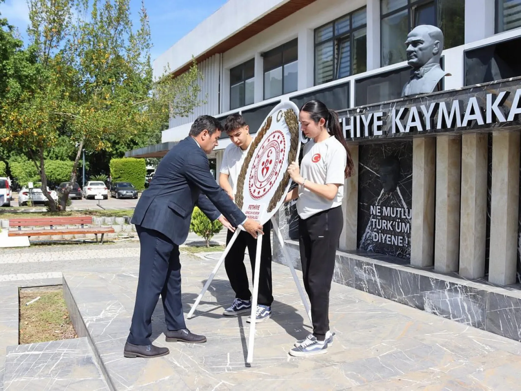 Fethiye'de 15-21 Mayıs Gençlik Haftası Çelenk Sunumu