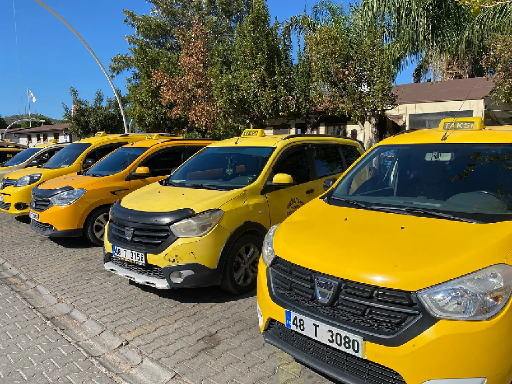 Fethiye'de Taksici Cemal Özveren Turizm Sezonunu Değerlendirdi