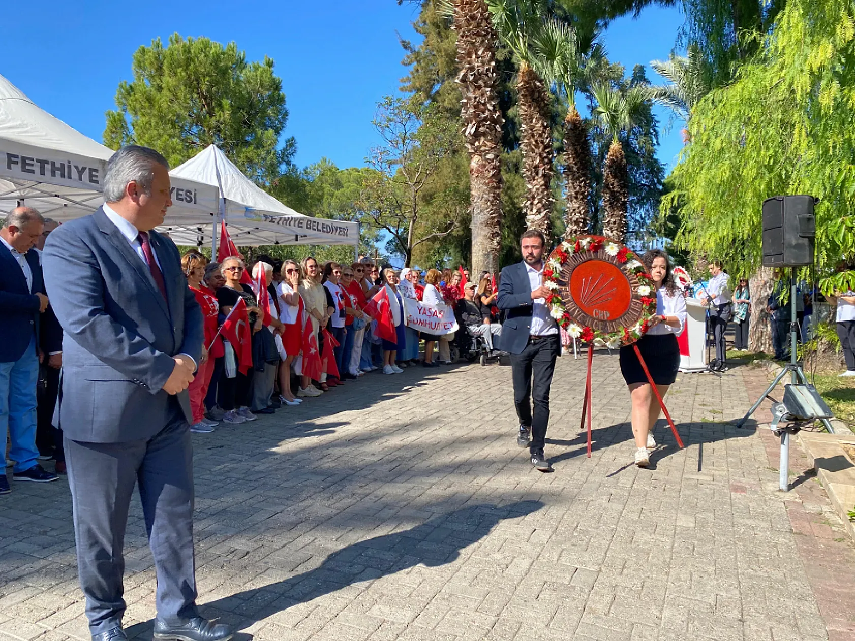 Fethiye'de CHP'den çelenk sunma töreni