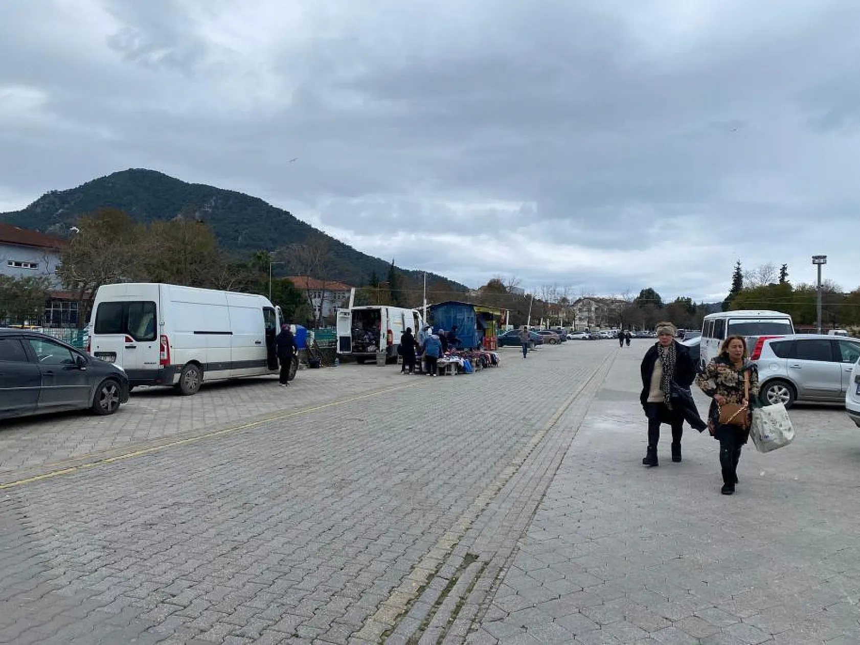 Fethiye Salı Pazarı, Soğuk Havalardan Dolayı Yarım Açıldı
