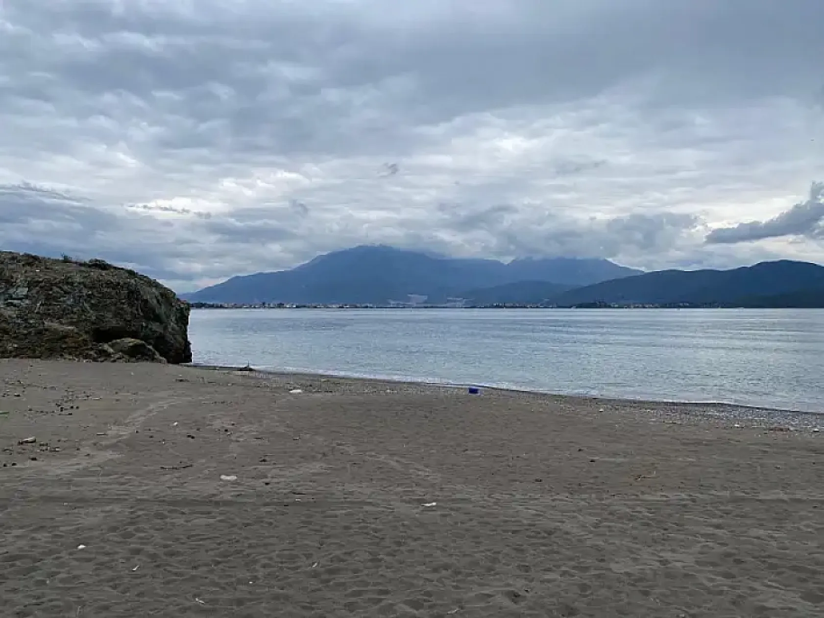 Karaca'dan Karataş Plajı Açıklaması: 'Belediyemizin Yetkisi ve Sorumluluğu Dışında'