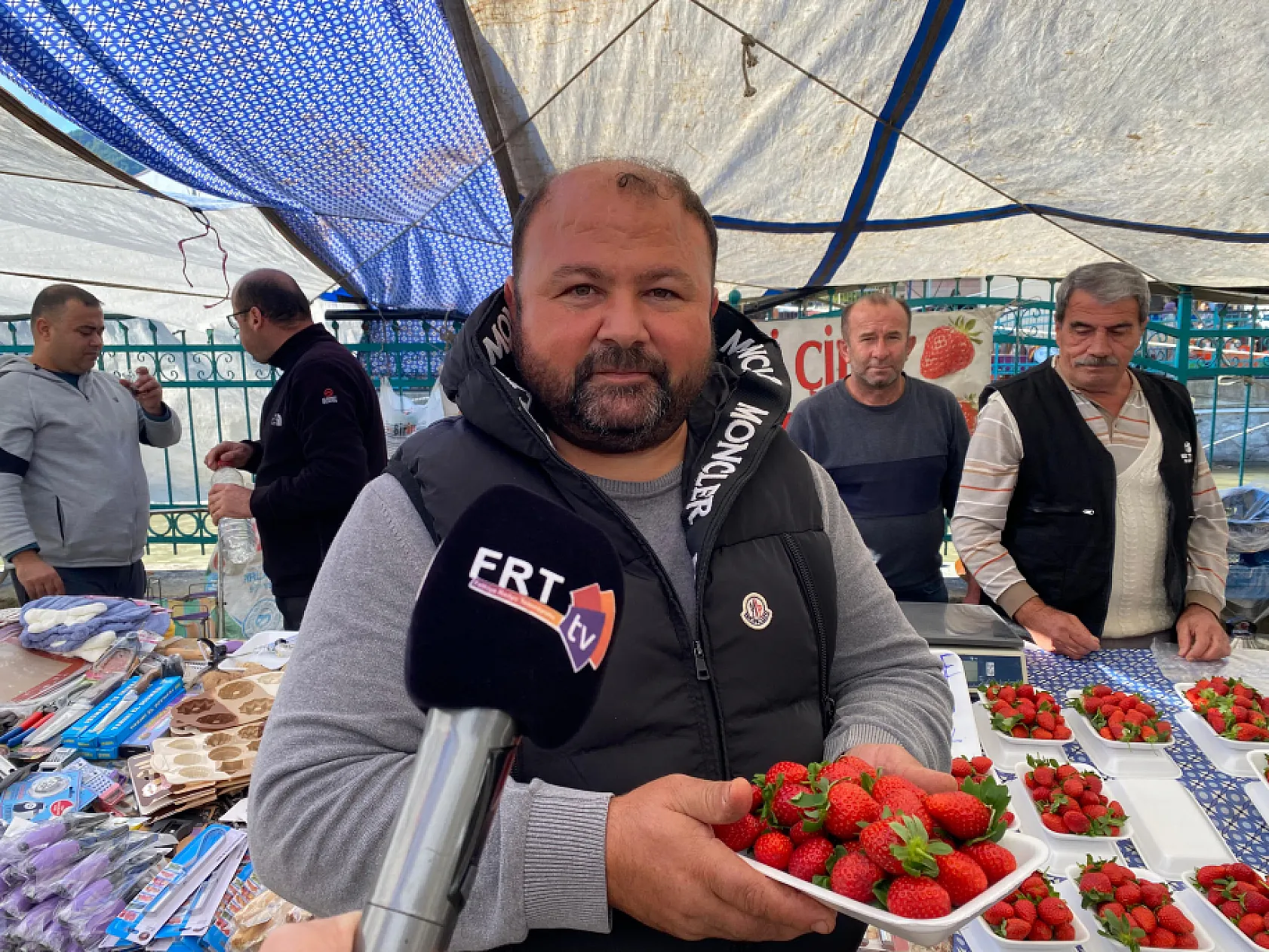 Fethiye Salı Pazarı'nda Çilek Satışı Başladı