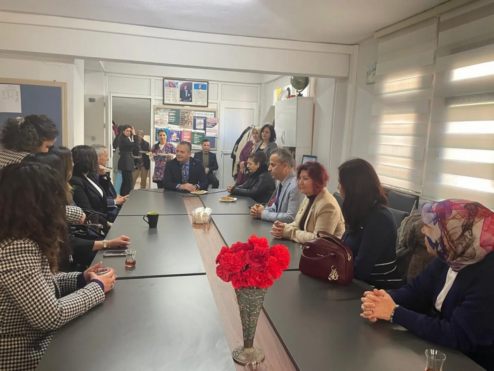 Fethiye Kaymakamı Fatih Akkaya miniklerin karne sevincine ortak oldu