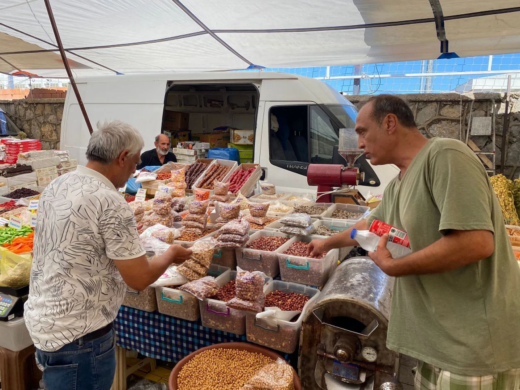 Fethiye'de 40 yıllık miras: Hacı Pesen'in kuruyemiş dünyası
