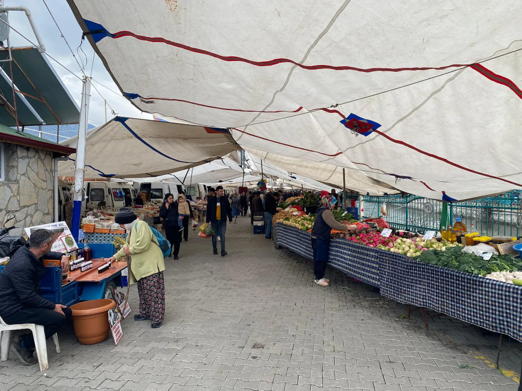 Pazarcı Esnafı Münevver Ünlükaya, Salı Pazarının Durumunu Değerlendirdi