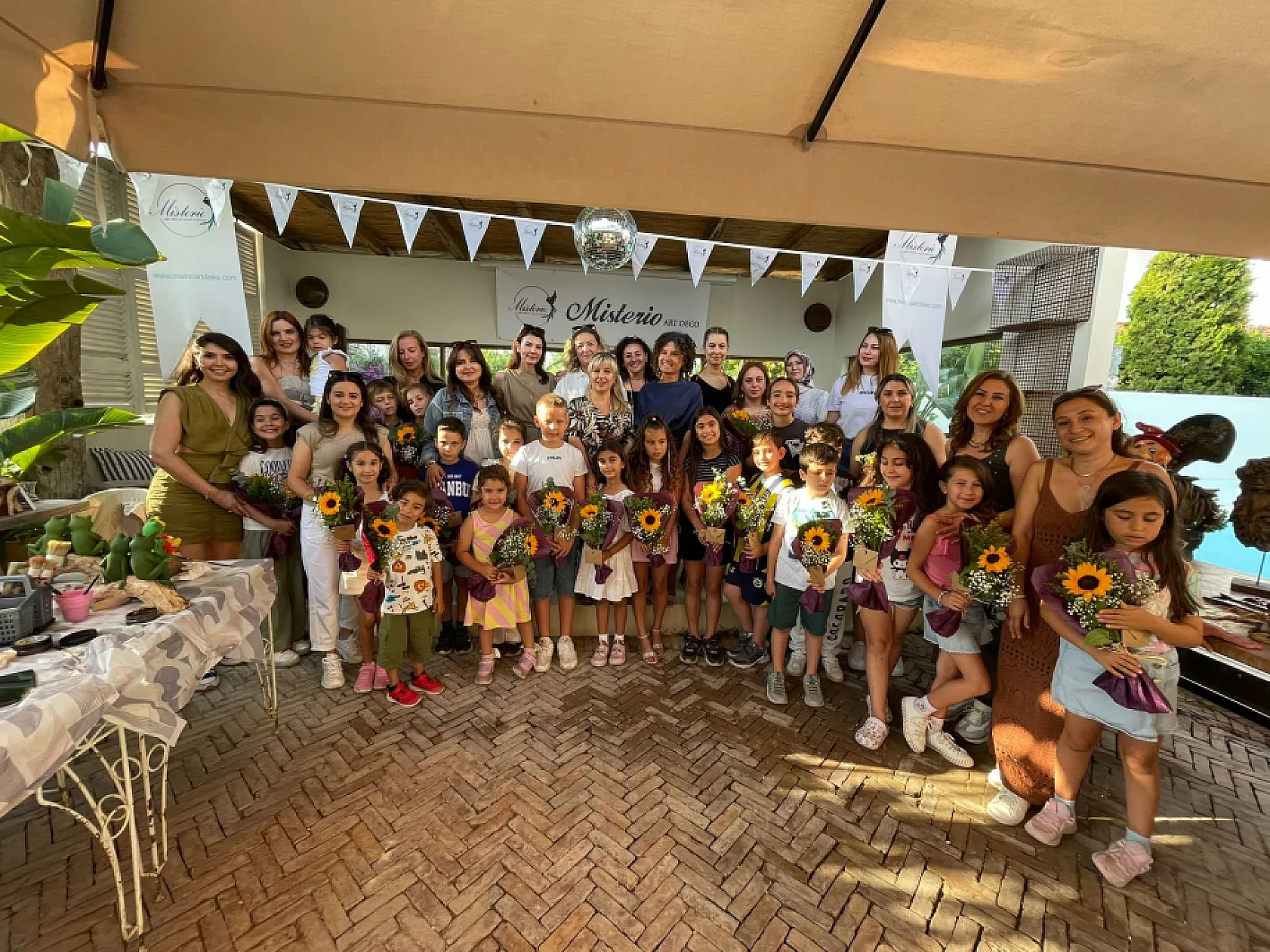 Fethiye'de Misterio Art & Deco Sanat Atölyesi'nde Anneler Günü Aktivitesi