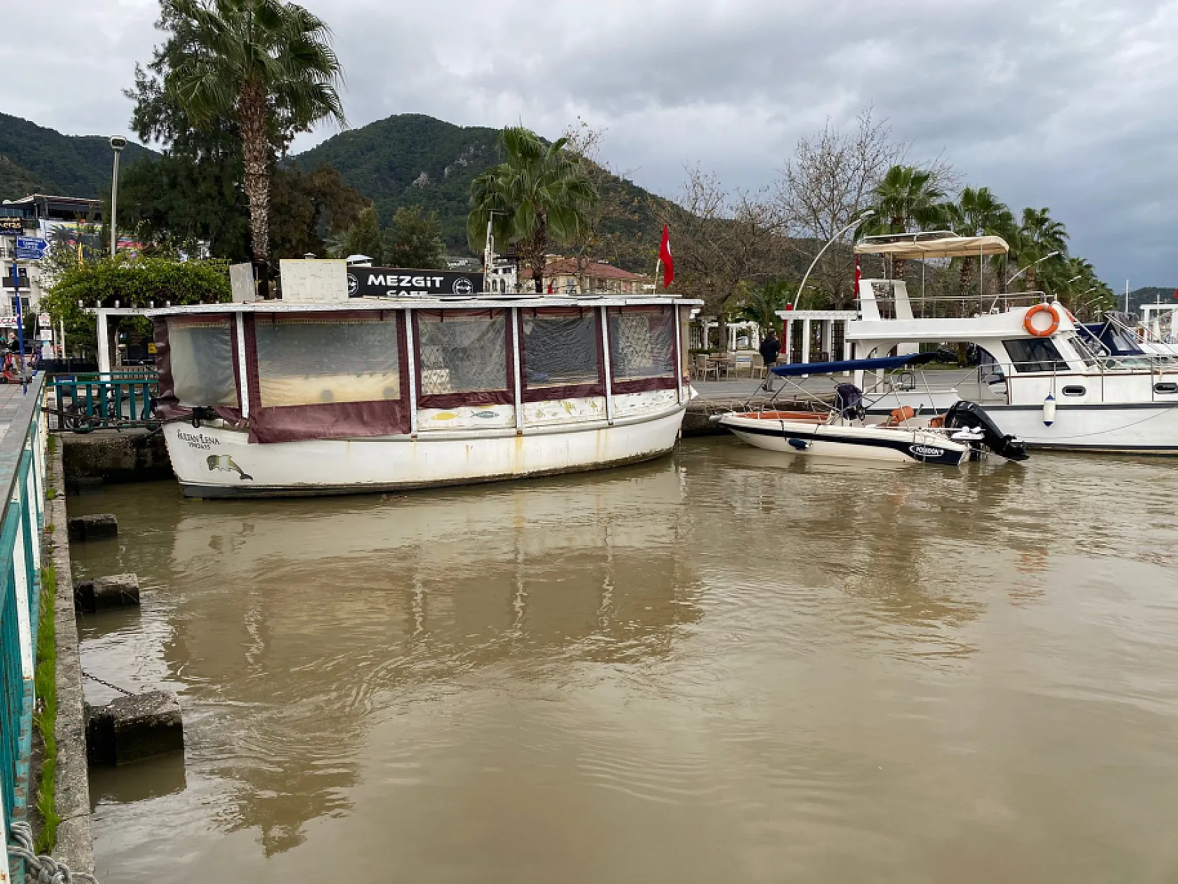 Fethiye Körfezi'nde Renk Değişimi: Şiddetli Yağışın Etkisi
