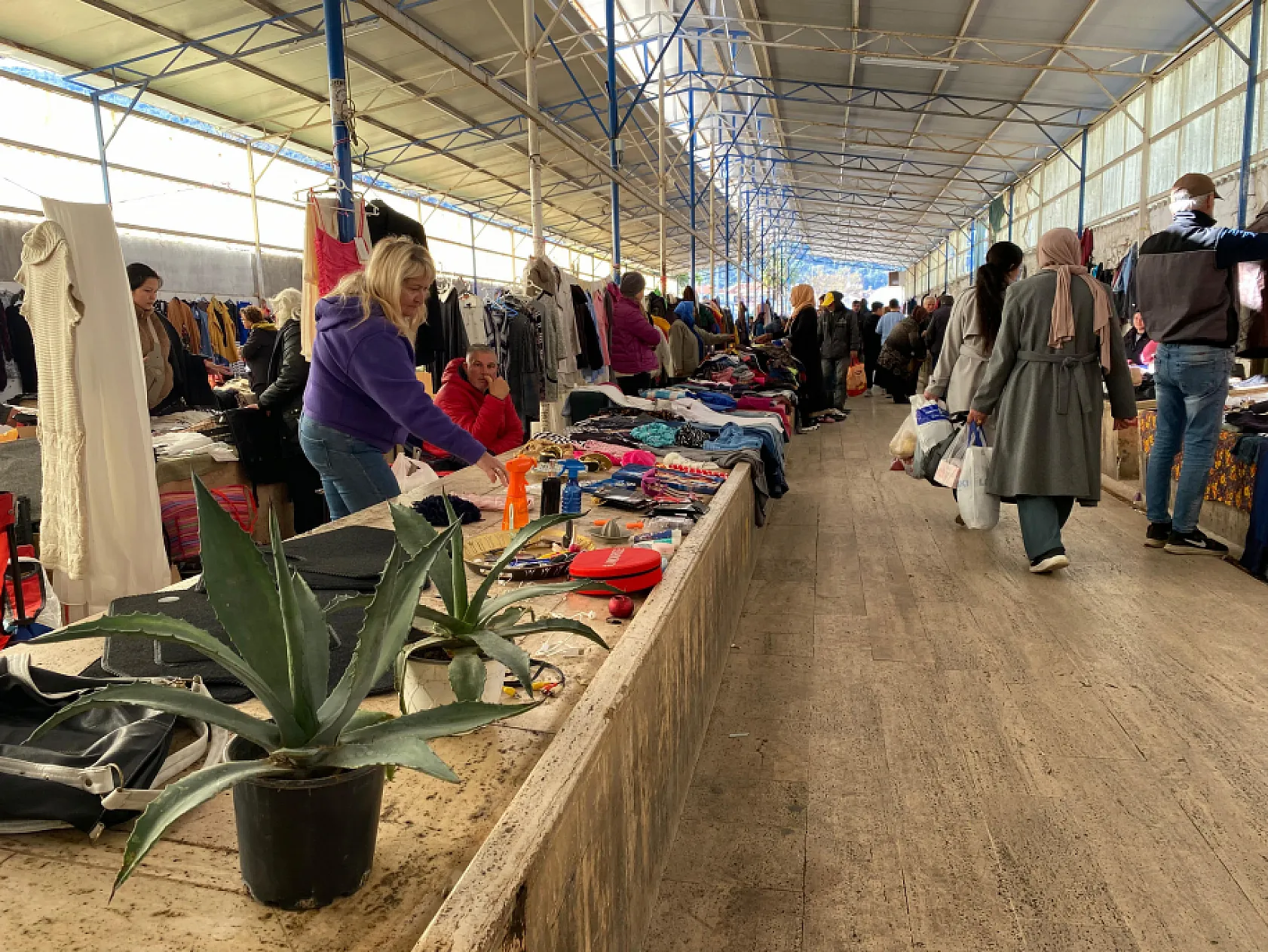 Ekonomi zorlaştı, vatandaş Fethiye İkinci El Pazarı'na yöneldi