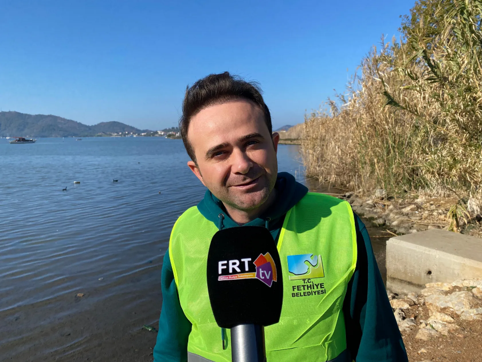 Fethiye'ye geri dönen Gezgin Deniz Pehlivan'dan çevre temizliği için anlamlı adım