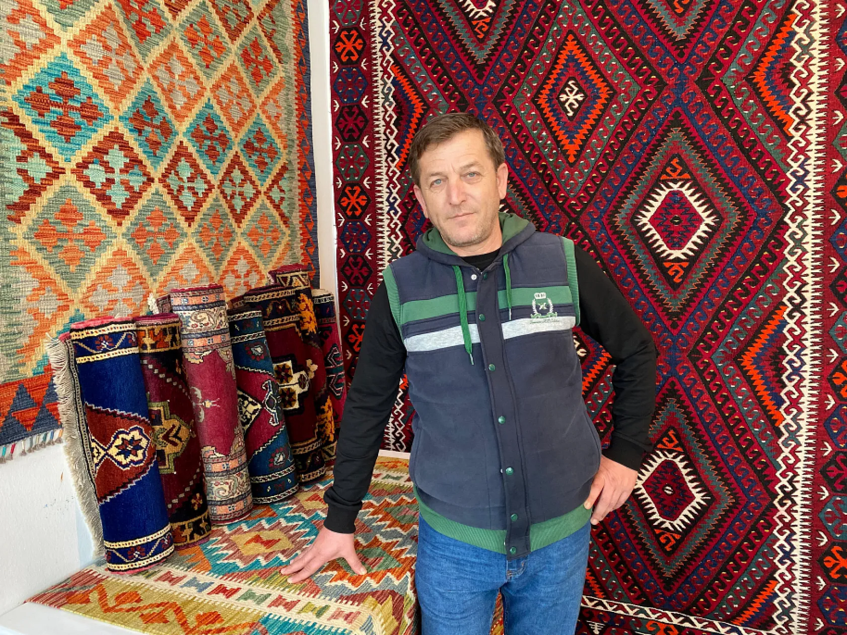 Fethiye'de El Dokuma Halıları ve Kilimler Sergisi Yoğun İlgi Görüyor
