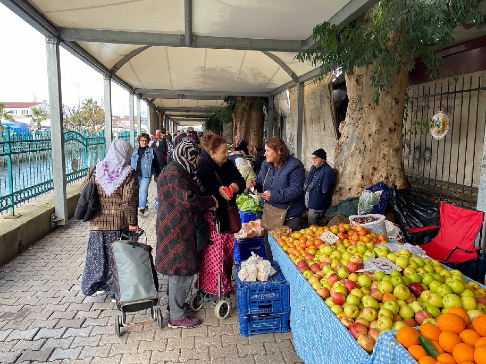 Fethiye Salı Pazarı'nda Vatandaş Özcan, 'Pazar Çok Pahalı, Ürün Fiyatları Neden Yükseldi?'