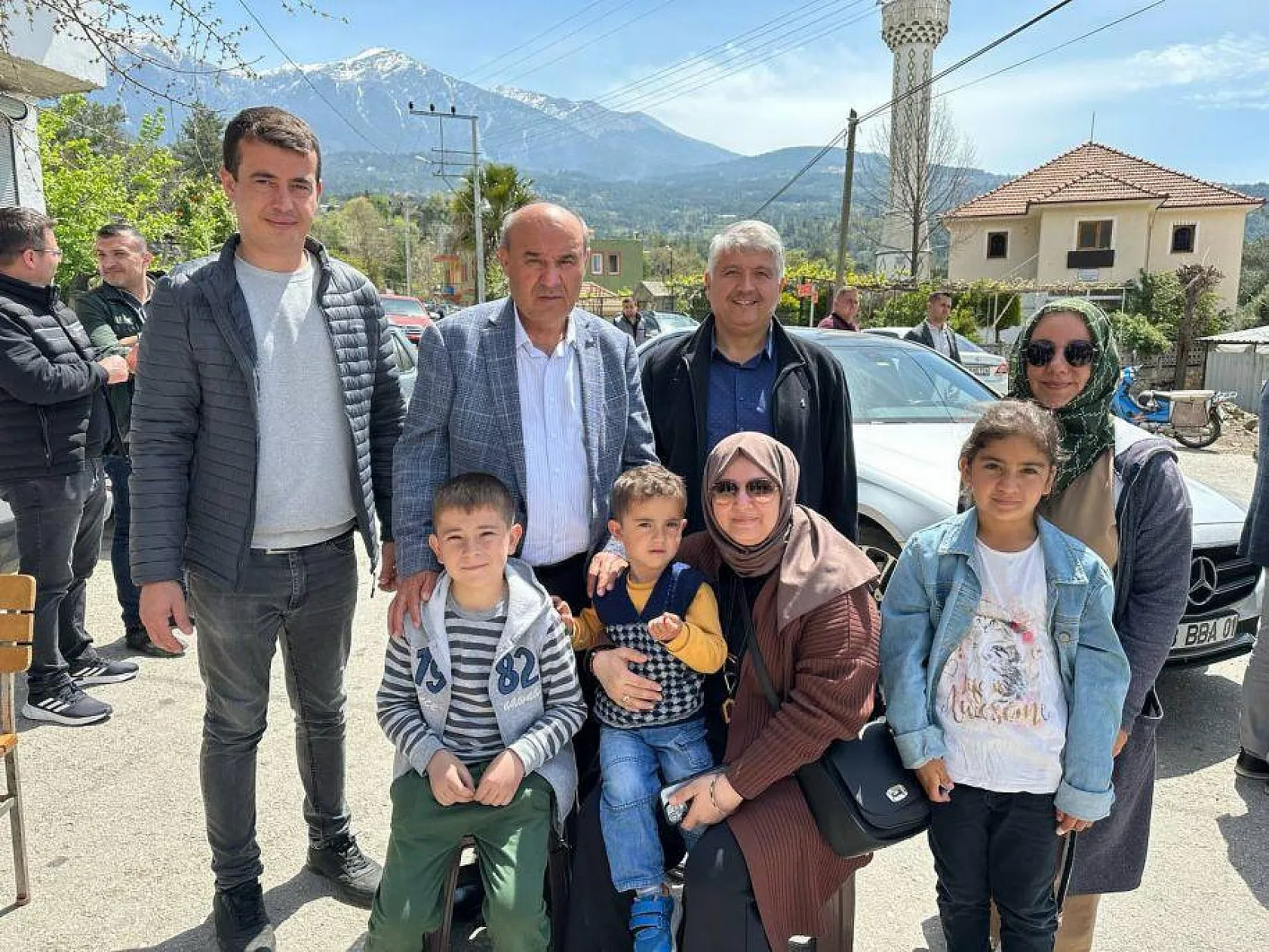 Yakup Otgöz, vatandaşlarla kucaklaştı