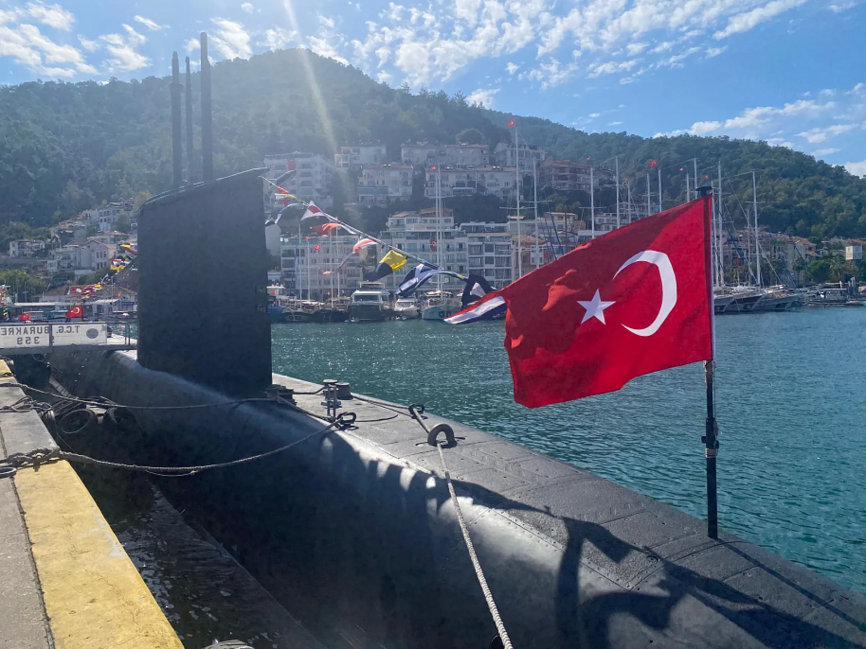 Fethiye'de TCG Burakreis Denizaltısı ve Sahil Güvenlik Botu Ziyarete Açıldı