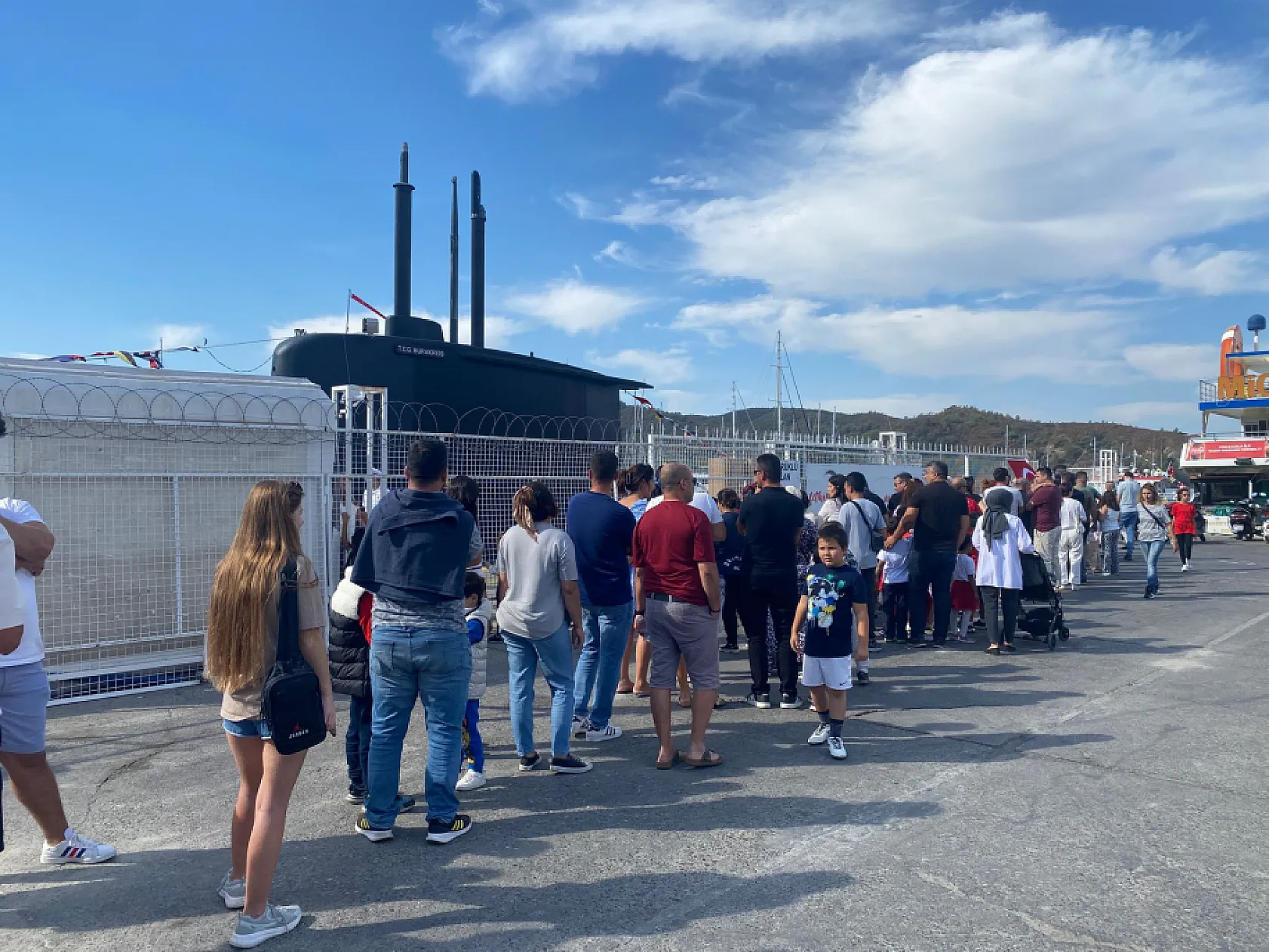 Fethiye'de TCG Burakreis Denizaltısı ve Sahil Güvenlik Botu Ziyarete Açıldı