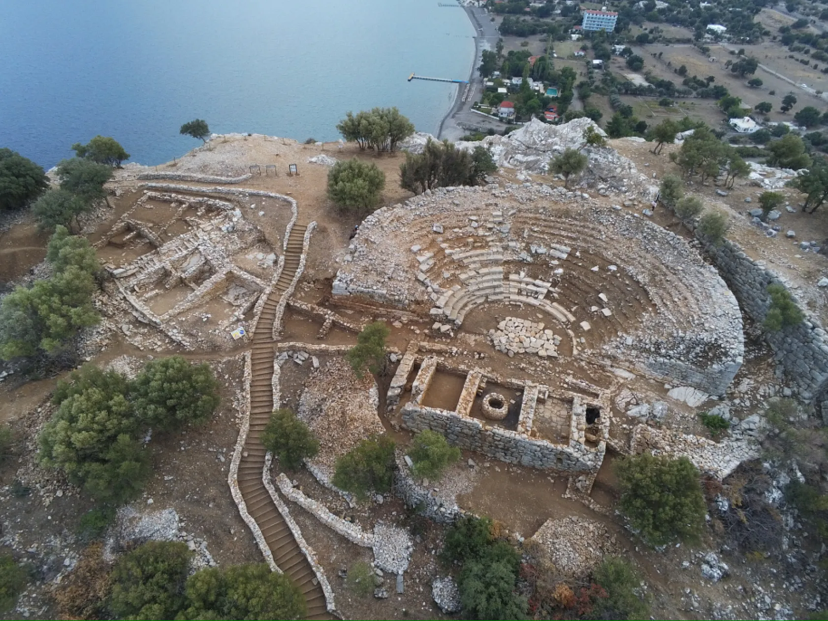 Amos'un antik tiyatrosundaki kazılar bu yıl sonunda tamamlanacak 