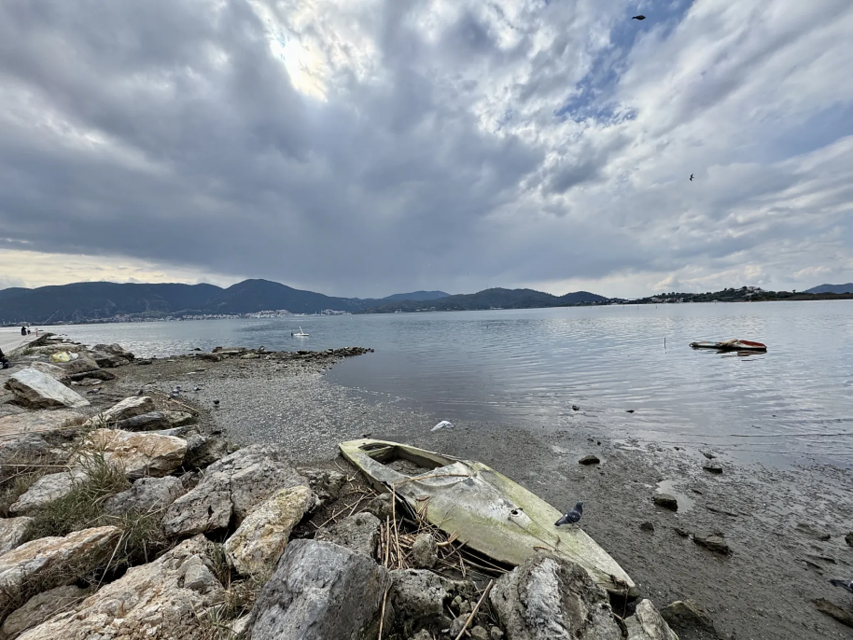 Marmaris ve Fethiye'de deniz suyu çekildi