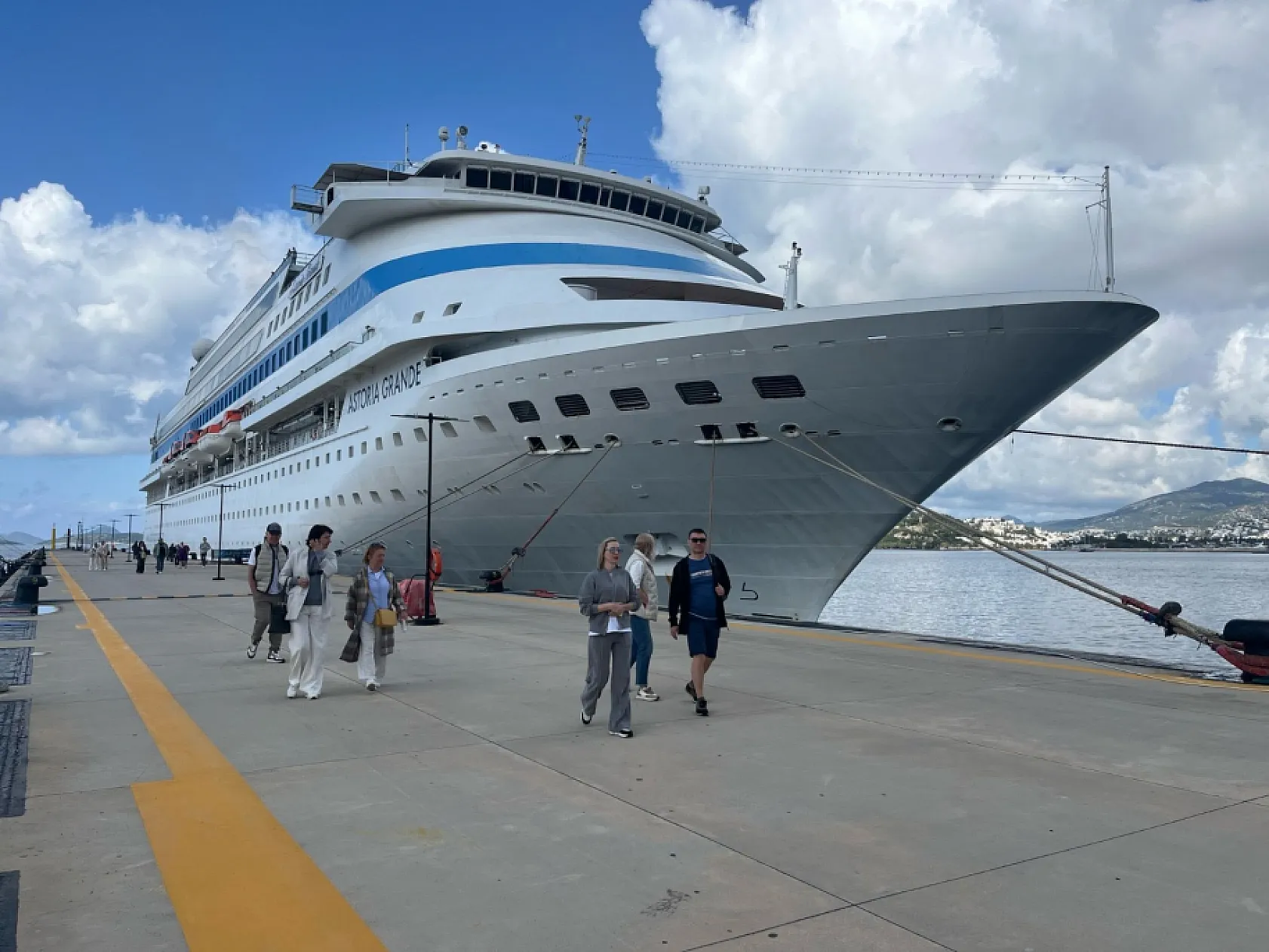 Bodrum'a sezonun ilk kruvaziyeri geldi