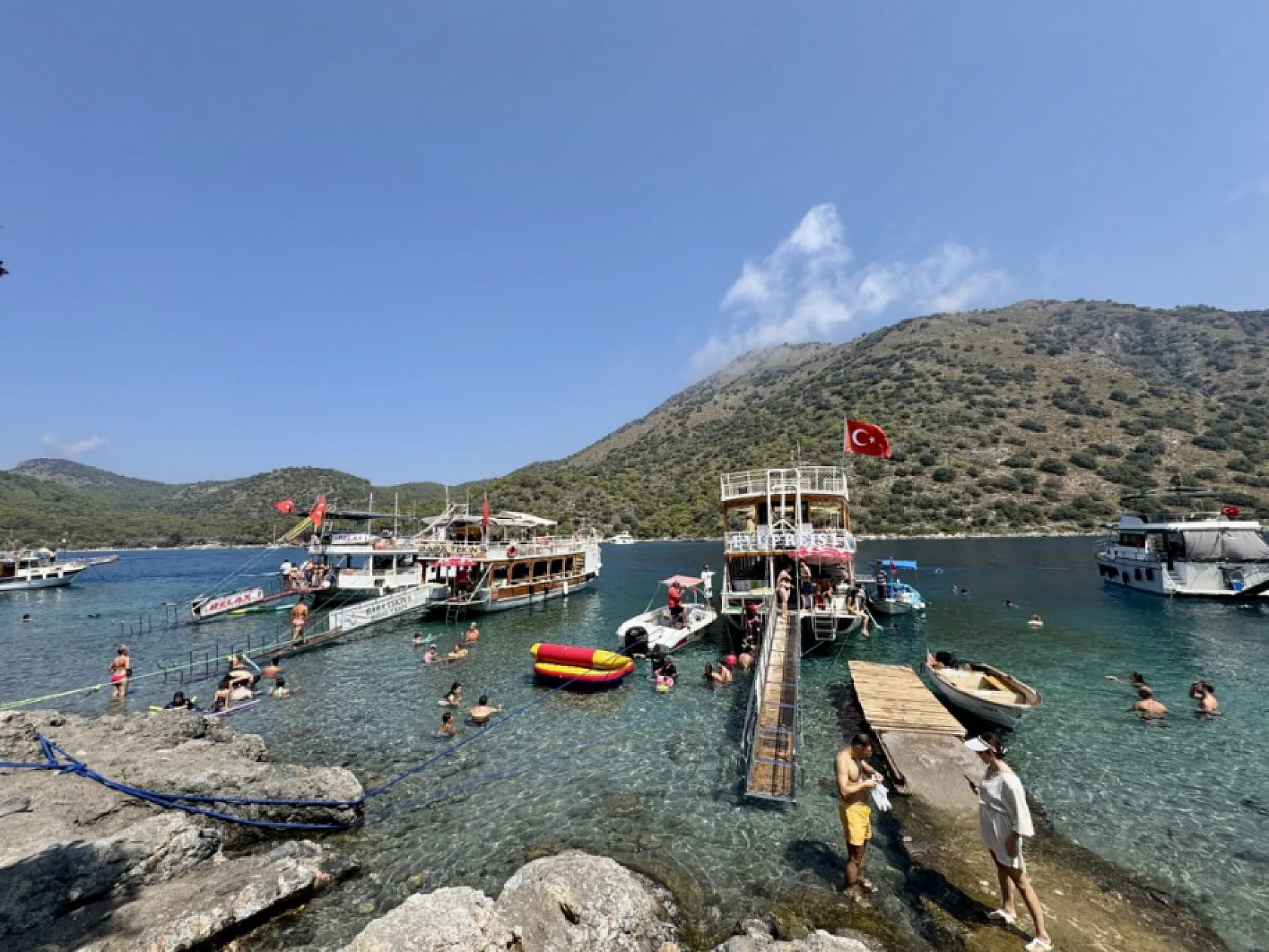 Fethiye'de tarihi Gemiler Adası, mavi tur yapanların uğrak noktası oldu