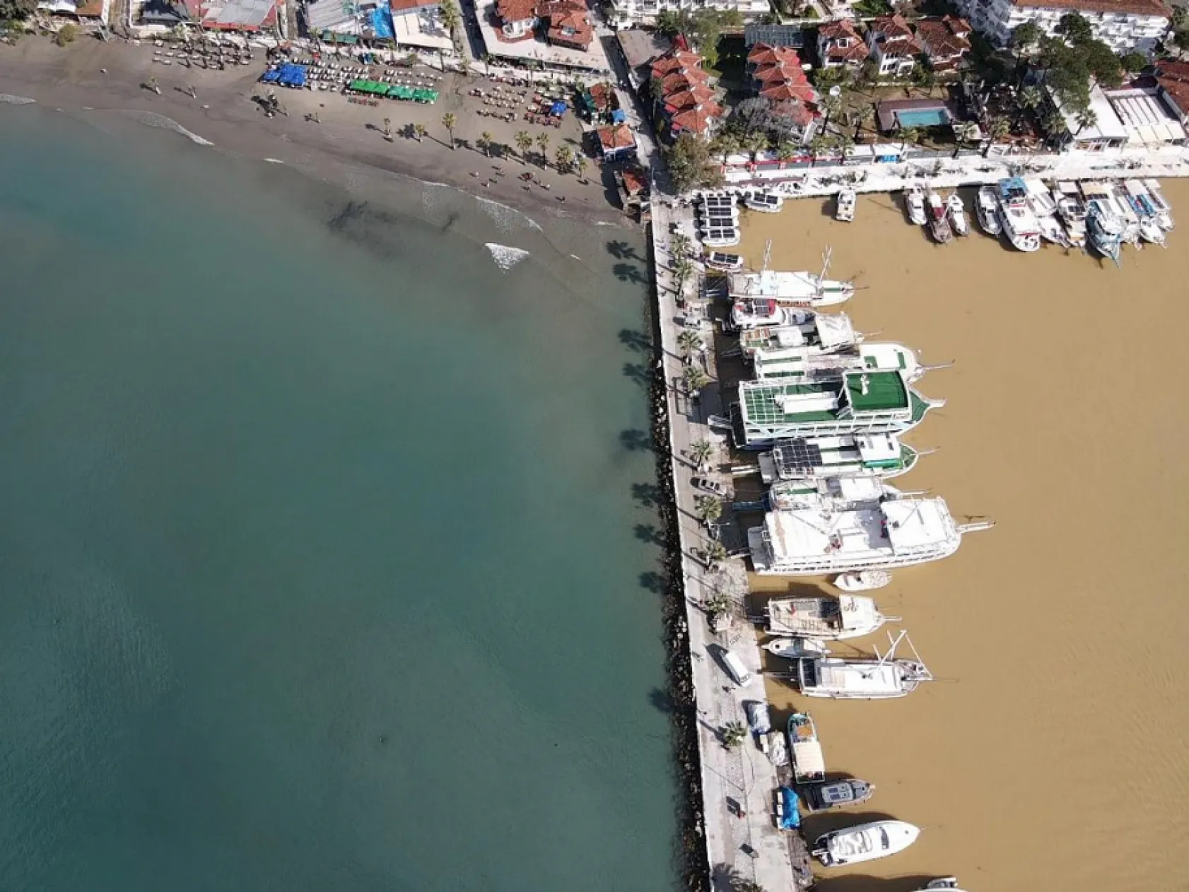 Muğla'da Gökova Körfezi'nin rengi değişti