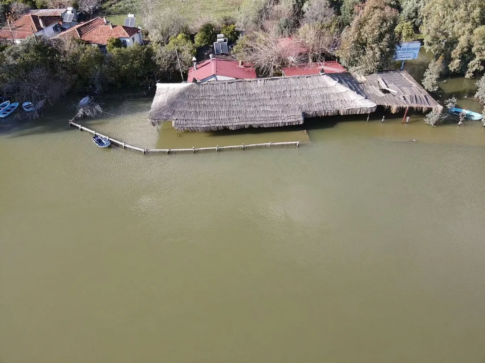 Dalyan Kanalı'nda aşırı yağışlarla su seviyesi 1,5 metre yükseldi