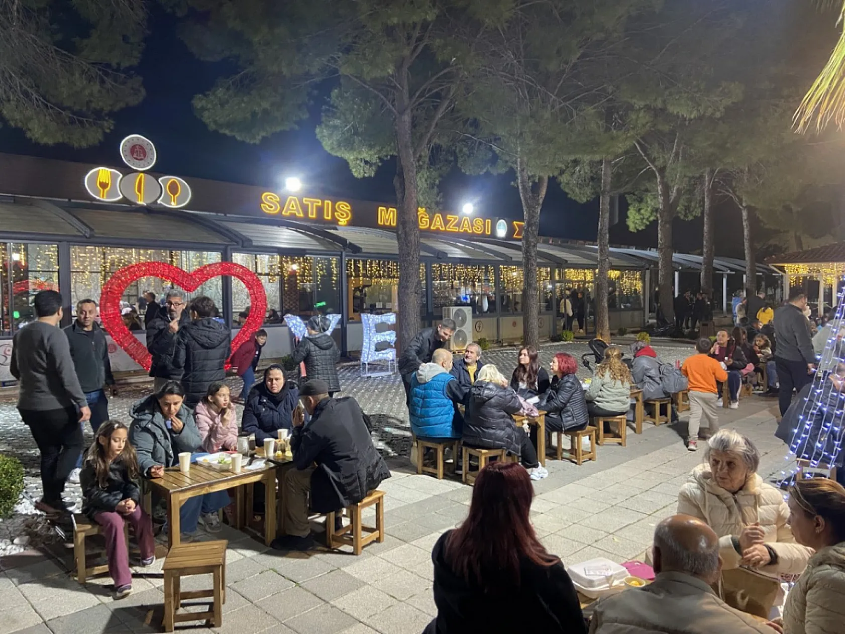 Dalaman Açık Ceza İnfaz Kurumu'nda canlı müzikle sokak lezzetleri festivali yapıldı