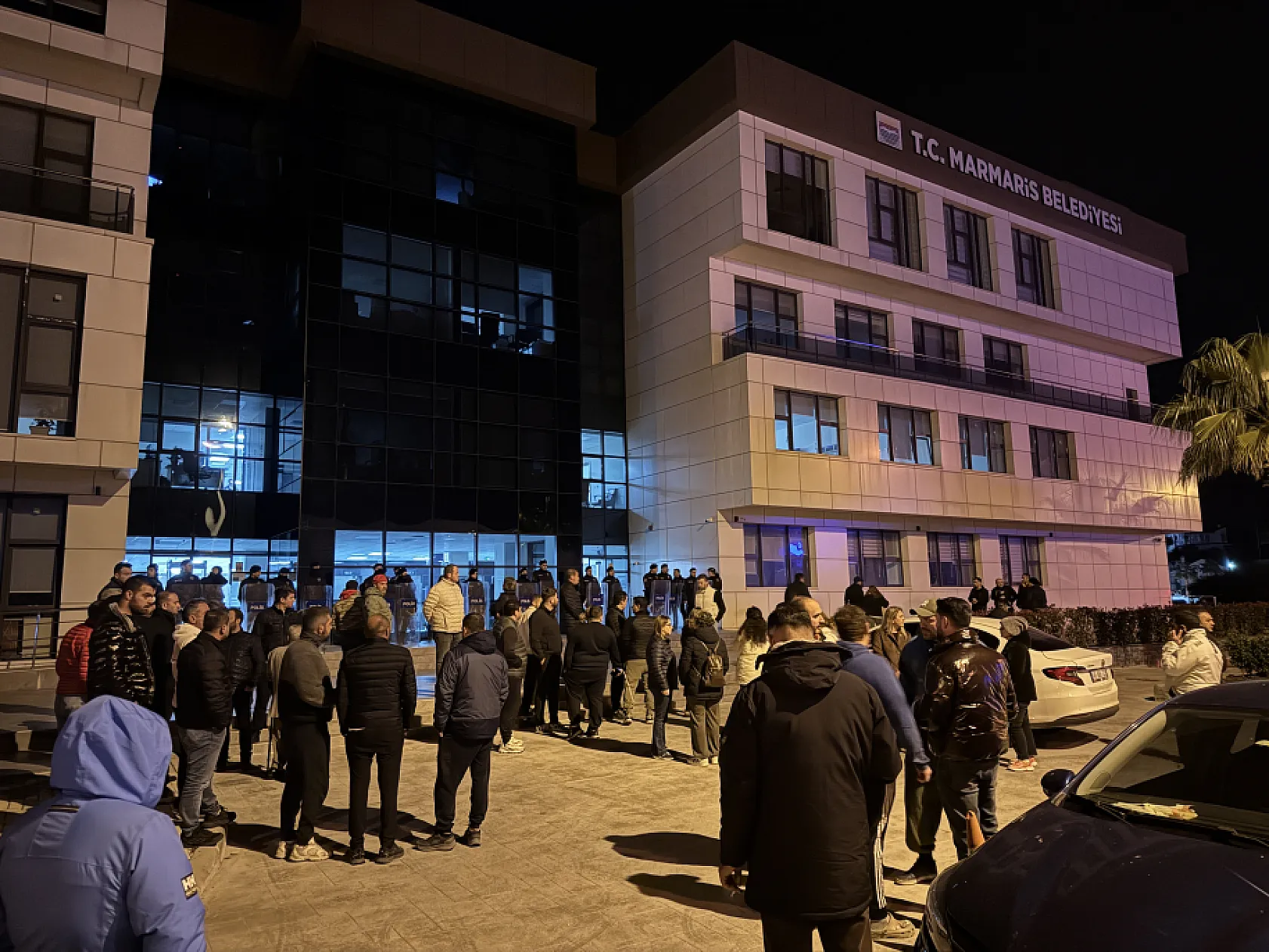 Marmaris'te belediyeye rüşvet soruşturmasında 3 kişi gözaltına alındı