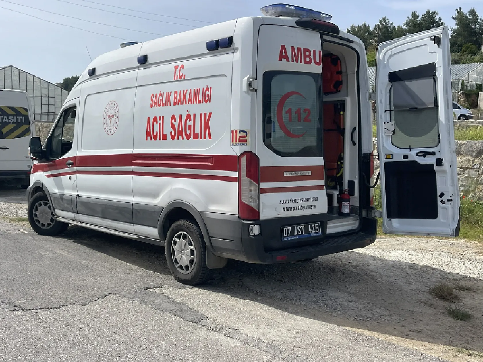Antalya'da okul servisi şarampole devrildi: 6 öğrenci yaralı