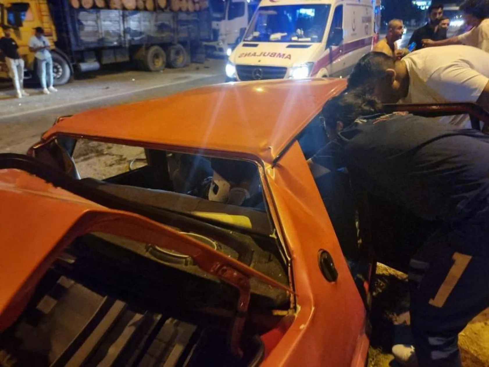 16 yaşındaki sürücü dehşet saçtı, 1'i ağır 3 yaralı