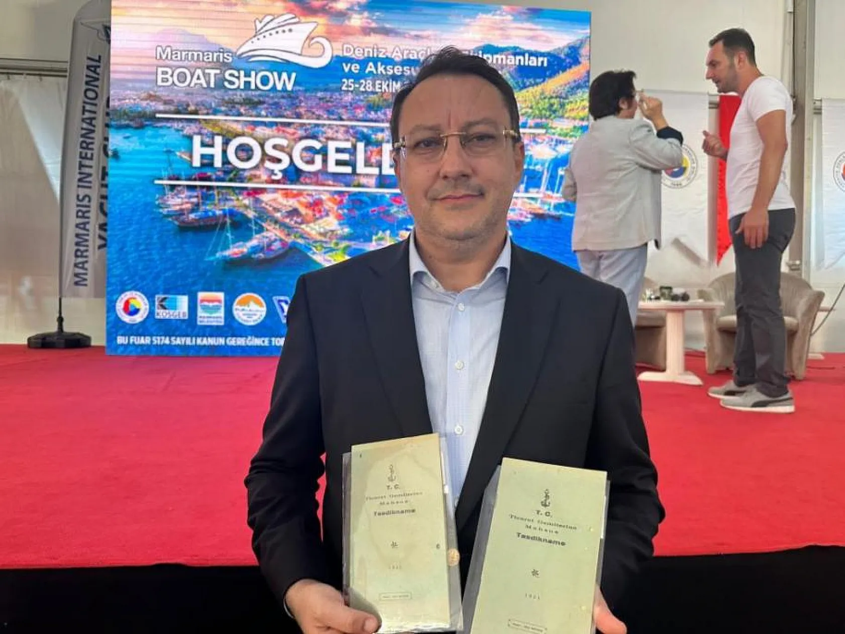 Boat Showda Başkan Ayhan'a tasdikname verildi