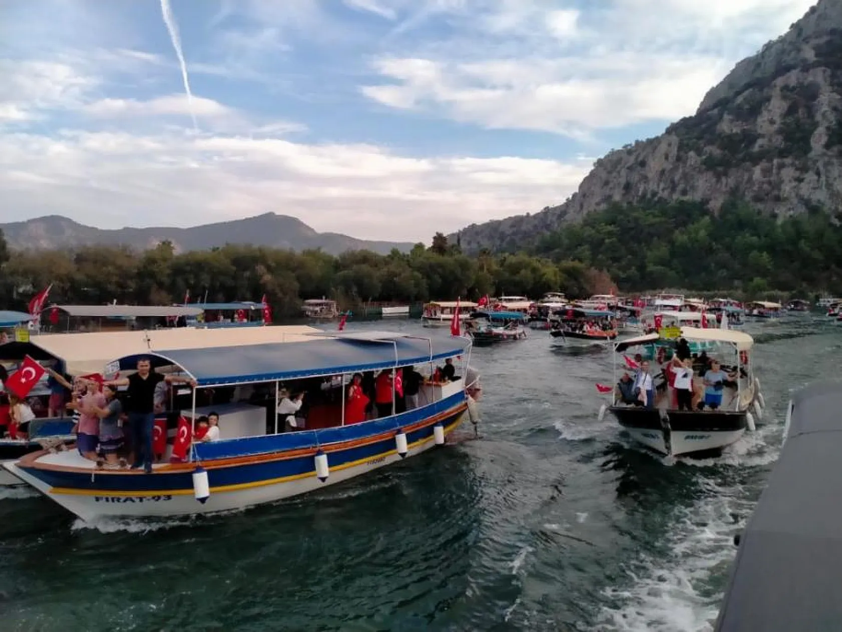 Tekneler Türk Bayrakları ile süslendi
