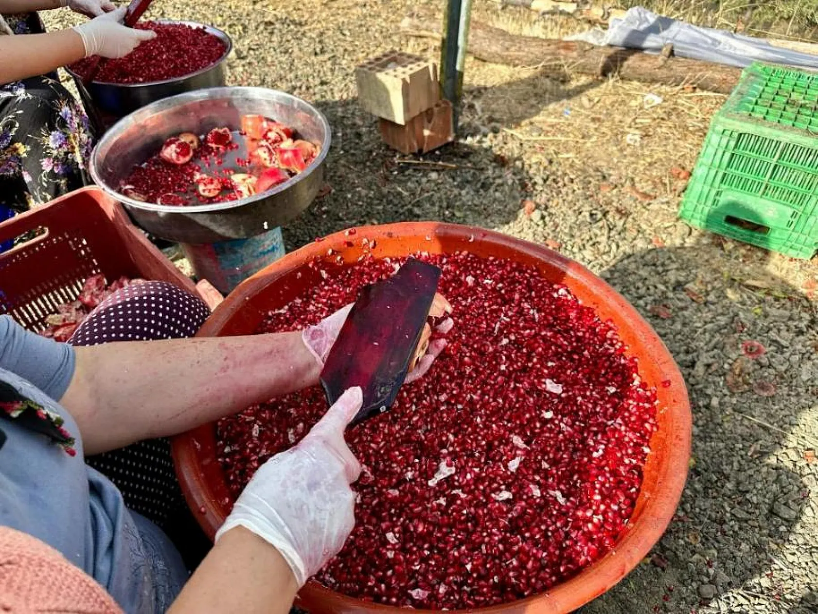 Nar ekşisi için kazanlar kaynıyor