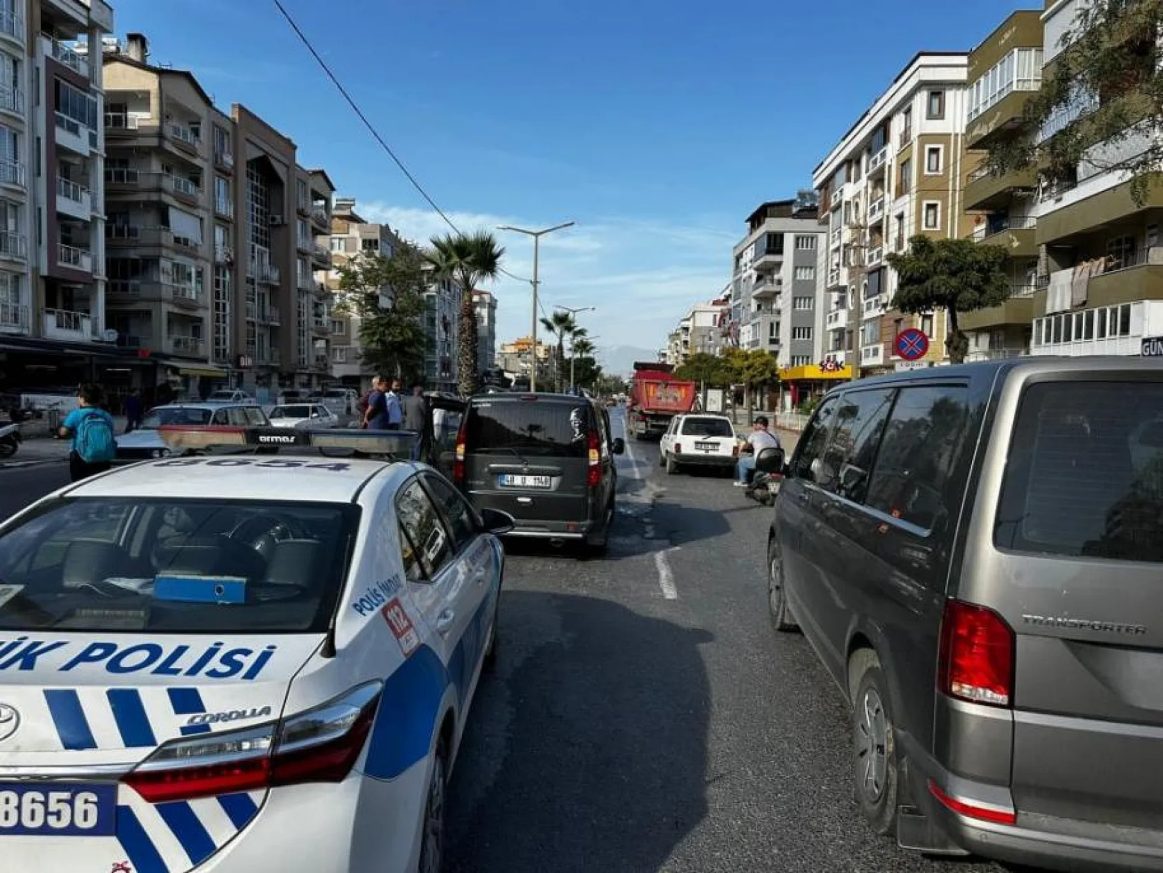 Üç aracın karıştığı zincirleme trafik kazası