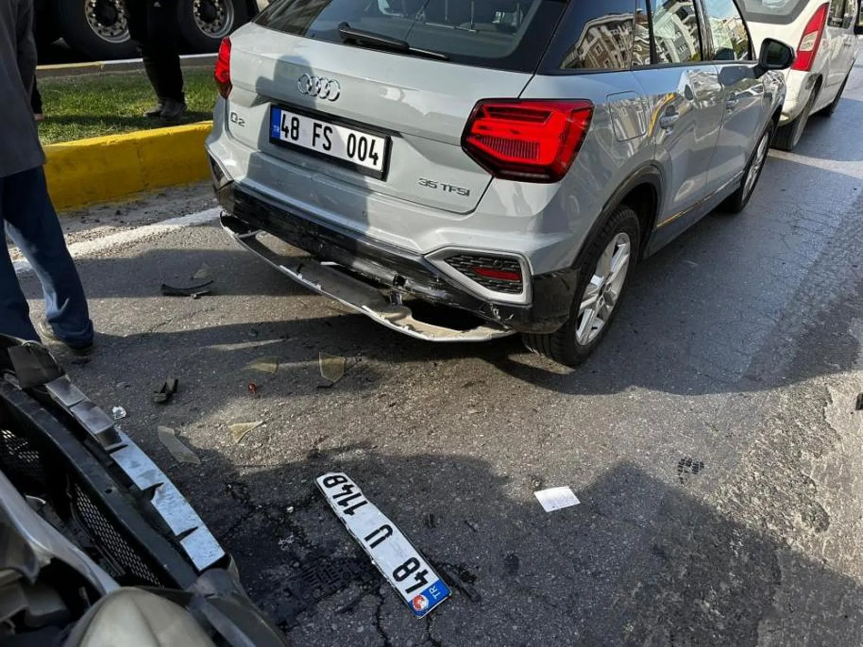 Üç aracın karıştığı zincirleme trafik kazası