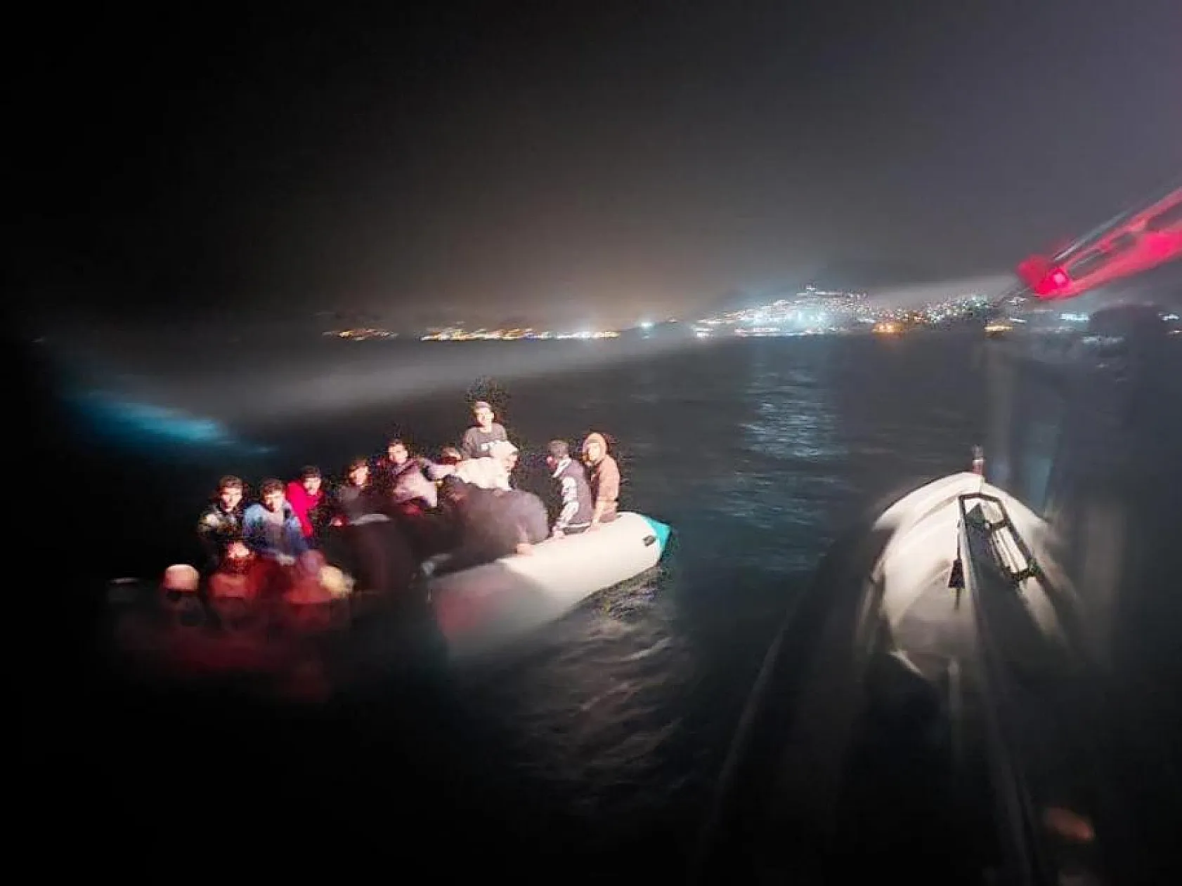 5 ayrı operasyonda 87 düzensiz göçmen kurtarıldı
