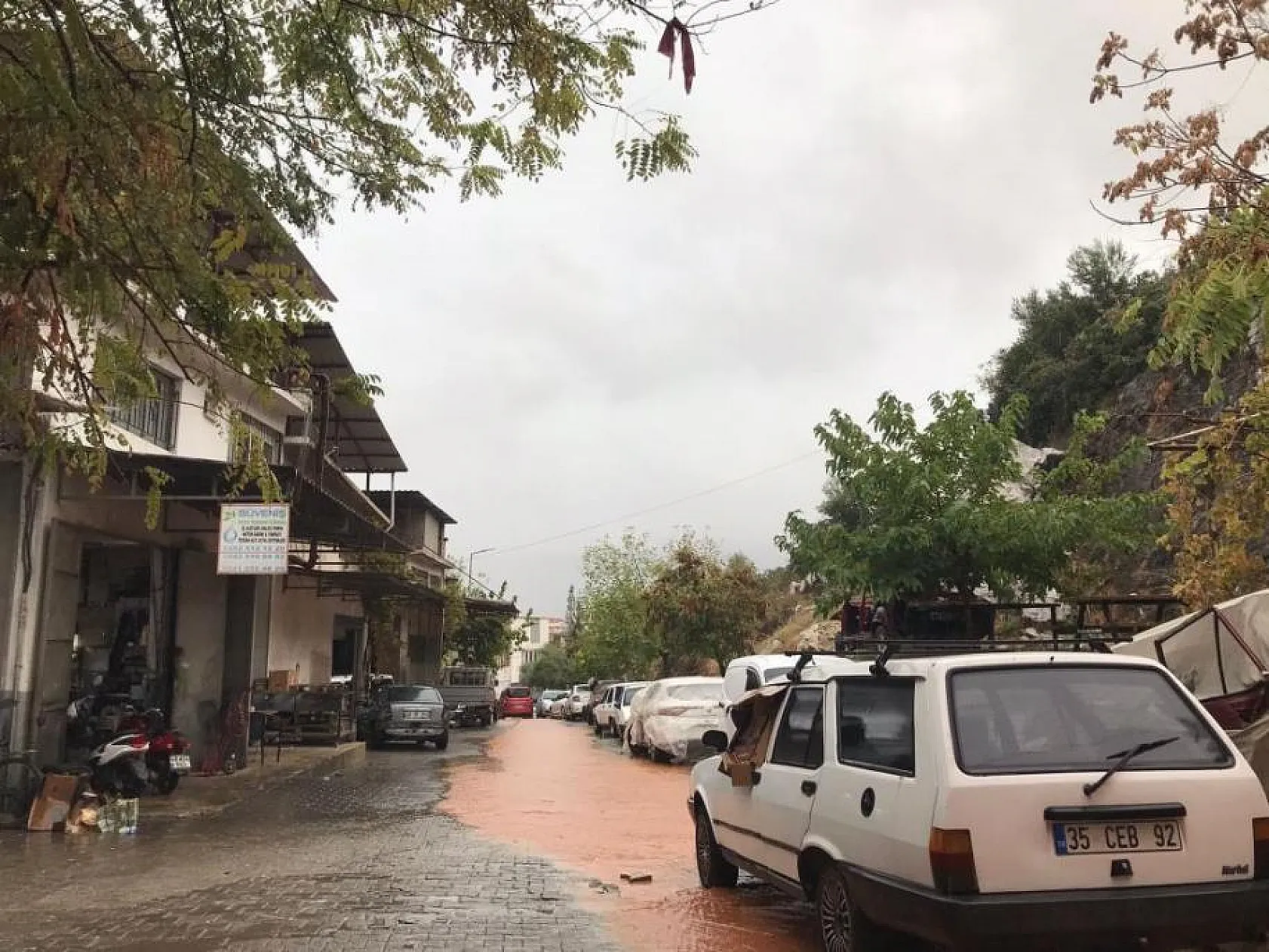 Altyapı çöktü, vatandaşlar isyan etti