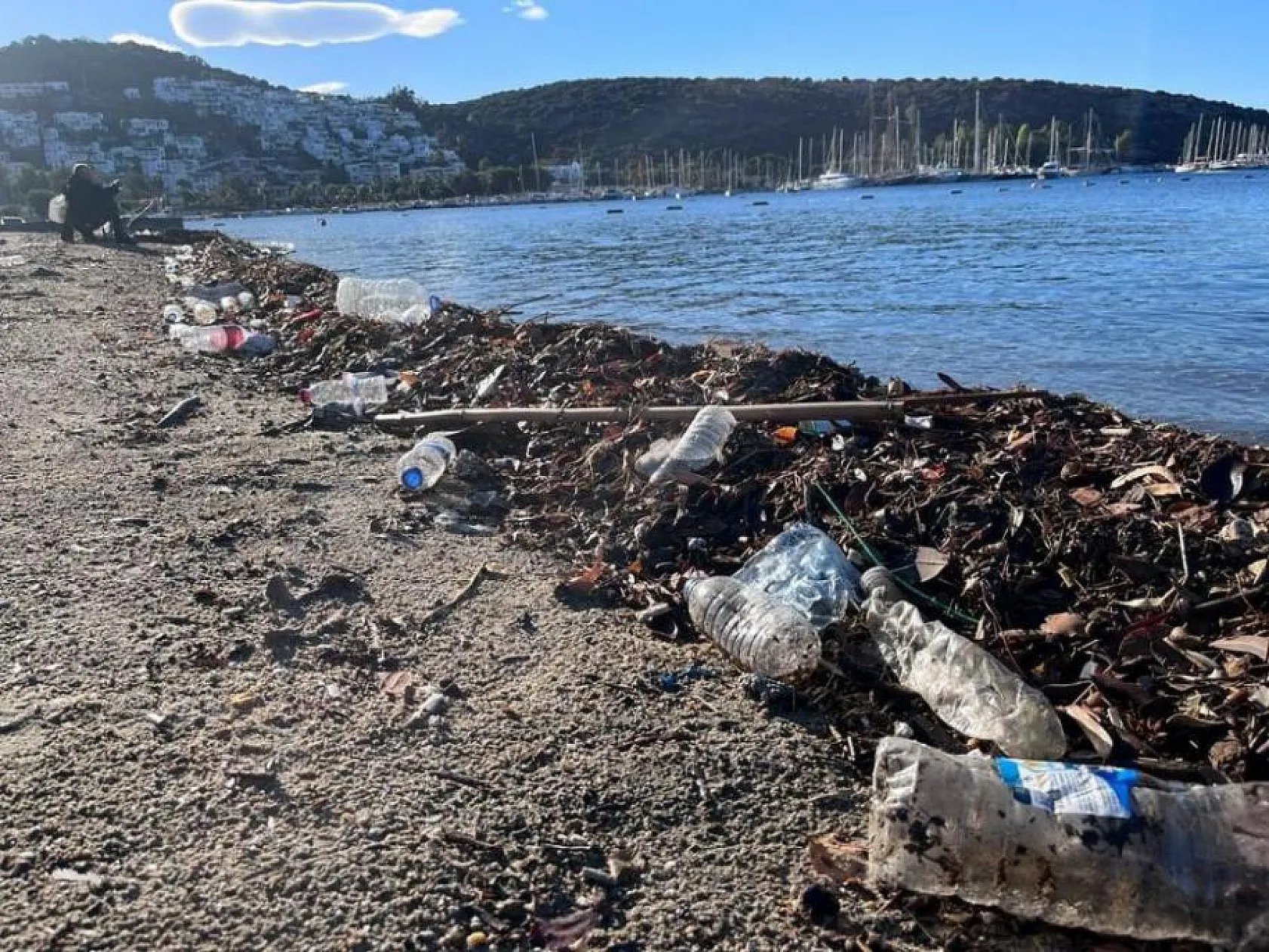 Sahile gelenler, çöplerle karşılaştı