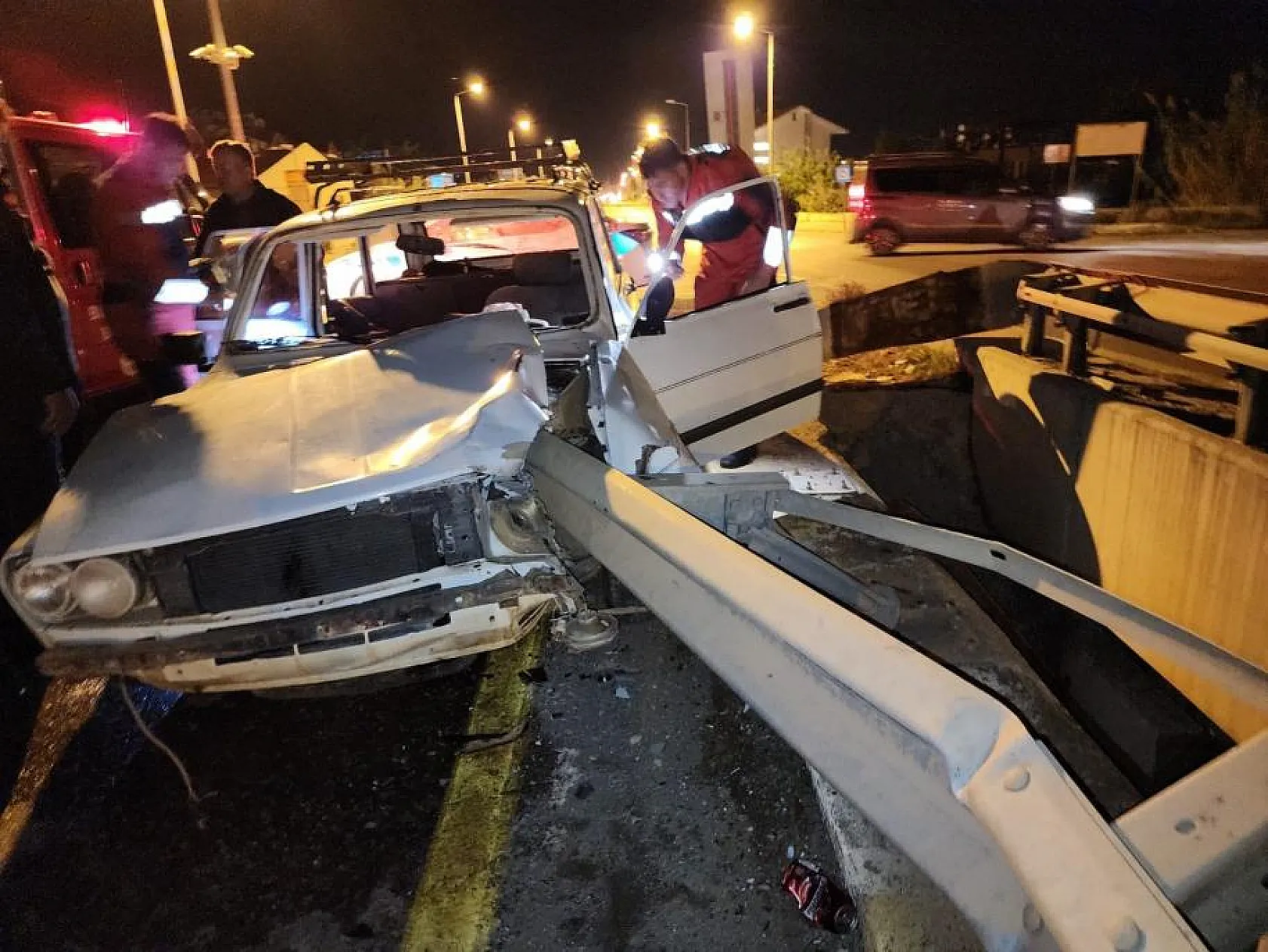 Bariyer otomobile ok gibi saplandı