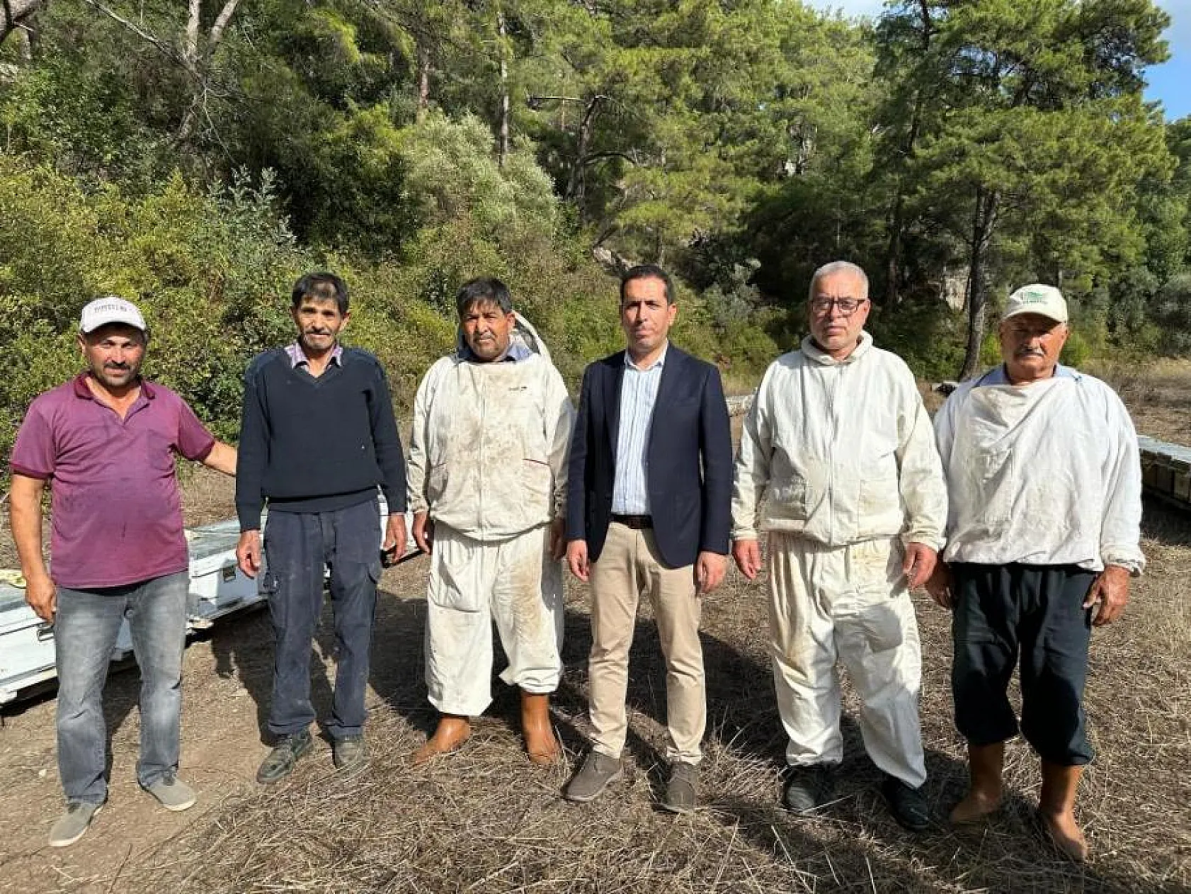 Kaymakam Aktaş, arıcıların çam balı hasadına katıldı