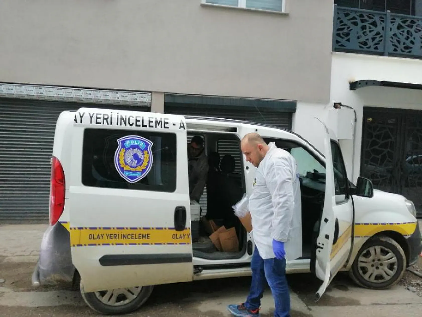 Anne ve kızı asansörde ölü bulunmuştu, katilleri komşuymuş