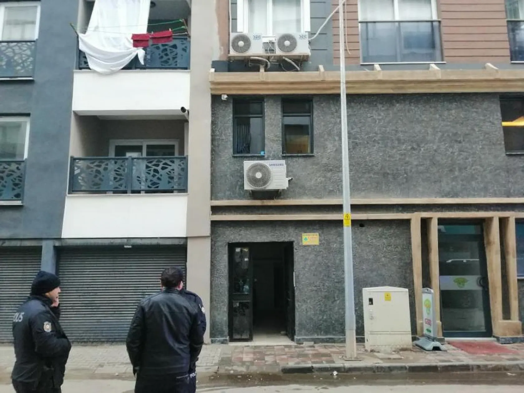 Anne ve kızı asansörde ölü bulunmuştu, katilleri komşuymuş