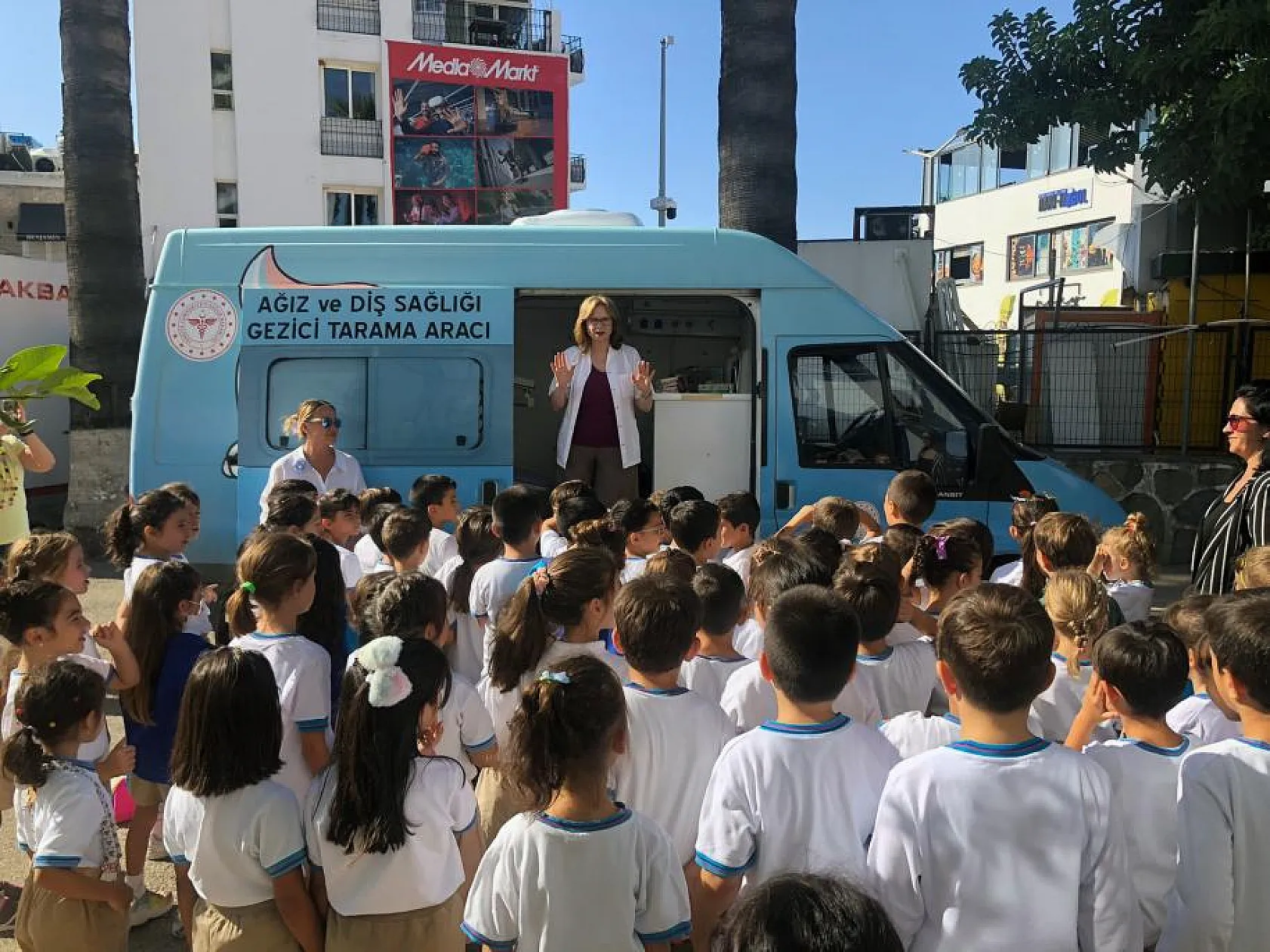 Miniklere ağız ve diş sağlığı bilgilendirmesi